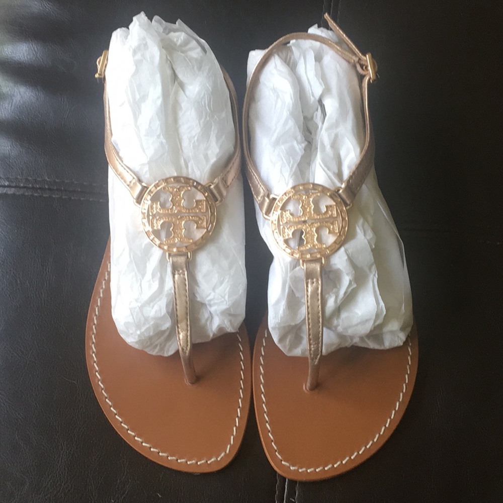 NWT Tory Burch Violet thong sandals. Size 7